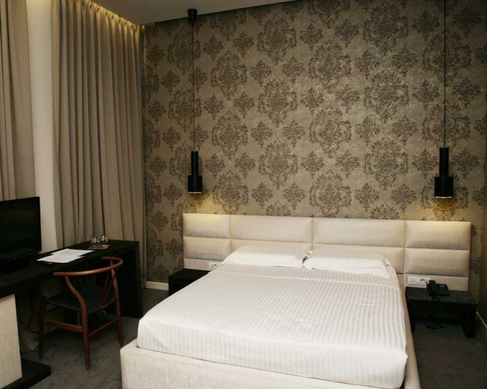 Accommodation & Entertainment 310519